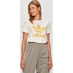 Adidas Originals - T-shirt. Białe topy damskie adidas Originals, z nadrukiem, z elastanu, casualowe, z okrągłym kołnierzem. W wyprzedaży za 79,90 zł.