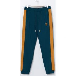Joggery Back to School - Turkusowy. Niebieskie spodnie męskie Sinsay, s, bez wzorów. Za 49,99 zł.