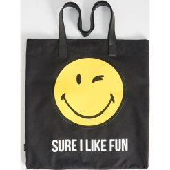 Materiałowa torba Smiley - Czarny. Czarne torebki klasyczne damskie marki Sinsay, z tkaniny. Za 19,99 zł.