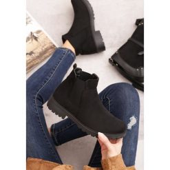Czarne Zamszowe Botki Buckner. Czarne botki damskie Born2be, z zamszu, eleganckie. Za 139,99 zł.