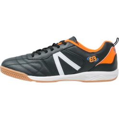 Brütting SUPER INDOOR Obuwie treningowe marine/orange. Niebieskie buty chłopięce sportowe marki Brütting, z gumy. Za 159,00 zł.