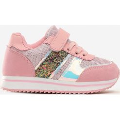Różowe Buty Sportowe Embouchure. Różowe buty dziewczęce sportowe Born2be, bez wzorów, na sznurówki. Za 79,99 zł.