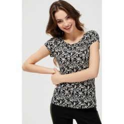 Bluzka w kwiaty. Bluzki damskie Moodo, l, w kwiaty, z elastanu, bez kołnierzyka, bez rękawów. Za 39,99 zł.