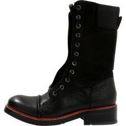 GStar STOOKE ZIP Kozaki sznurowane black. Czarne kozaki damskie marki G-Star, z gumy. W wyprzedaży za 686,95 zł.