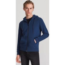 Rozpinana bluza z kapturem - Granatowy. Niebieskie bluzy męskie Reserved, s, bez wzorów, z kapturem, bez rękawów, z kapturem. Za 89,99 zł.