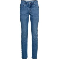 Dżinsy ze stretchem i perełkami bonprix niebieski "stone used". Niebieskie jeansy damskie bonprix, bez wzorów, z jeansu. Za 129,99 zł.