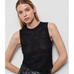 Krótka bluzka - Czarny. Czarne bluzki damskie Reserved, xl, bez wzorów, bez kołnierzyka, z krótkim rękawem. W wyprzedaży za 19,99 zł.