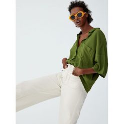 Luźna koszula basic. Brązowe koszule damskie Pull&Bear, z krótkim rękawem. Za 59,90 zł.