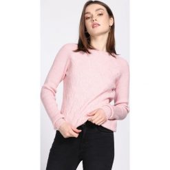 Różowy Sweter Prevalent. Czerwone swetry klasyczne damskie marki Born2be, l, z okrągłym kołnierzem. Za 54,99 zł.