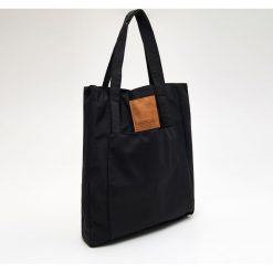 Materiałowa torba shopper - Czarny. Czarne torby damskie na zakupy Cropp, bez wzorów, z tkaniny, bez dodatków. Za 59,99 zł.