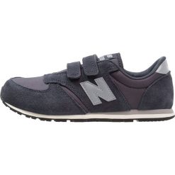 New Balance KE420 Tenisówki i Trampki navy/marine. Niebieskie trampki chłopięce New Balance, z materiału. Za 249,00 zł.