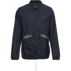 Original Penguin PATCH REVERSIBLE PRINTED COACHES Kurtka wiosenna dark sapphire. Niebieskie kurtki męskie bomber Original Penguin, m, z materiału. Za 649,00 zł.