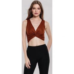 Camelowy Top Distemper. Brązowe bluzki damskie Renee, s, bez wzorów, bez kołnierzyka. W wyprzedaży za 34,99 zł.
