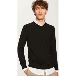Gładki sweter - Czarny. Czarne swetry klasyczne męskie Reserved, l. Za 79,99 zł.