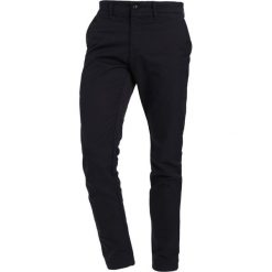 Carhartt WIP SID LAMAR Chinosy dark navy rinsed. Niebieskie spodnie męskie marki Carhartt WIP, m, bez wzorów, z bawełny. Za 369,00 zł.
