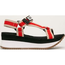 Pepe Jeans - Sandały Fuji River. Klapki damskie Pepe Jeans, bez wzorów, z jeansu, bez obcasa, na obcasie. Za 349,90 zł.