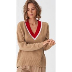Sweter oversize z dekoltem w serek - Kremowy. Białe swetry damskie House, s, bez wzorów, bez rękawów, bez kaptura. Za 79,99 zł.
