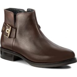 Botki TOMMY HILFIGER - Tessa 1A FW0FW01732 Coffee 211. Brązowe botki damskie na obcasie marki TOMMY HILFIGER, ze skóry, klasyczne, na klamry. W wyprzedaży za 379,00 zł.