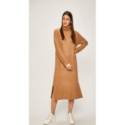Answear - Sukienka. Brązowe sukienki damskie ANSWEAR, na co dzień, s, bez wzorów, z dzianiny, casualowe, z golfem, z długim rękawem, długie, midi, proste. W wyprzedaży za 79,90 zł.
