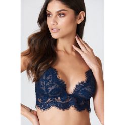 Biustonosze bardotka: NA-KD Lingerie Biustonosz z koronkowym paskiem – Blue