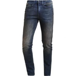 New Look DIRTY TINT TWIST SEAM Jeansy Slim Fit navy. Niebieskie jeansy męskie marki New Look. W wyprzedaży za 170,10 zł.