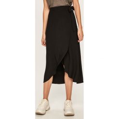 Answear - Spódnica. Czarne spódniczki damskie ANSWEAR, na co dzień, s, bez wzorów, z wiskozy, casualowe, midi, rozkloszowane. W wyprzedaży za 59,90 zł.