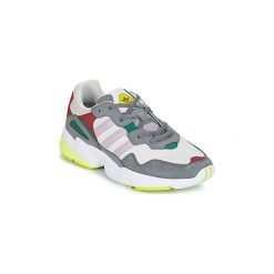 Buty adidas YUNG 96. Białe trampki męskie Adidas, bez wzorów, bez zapięcia. Za 439,00 zł.