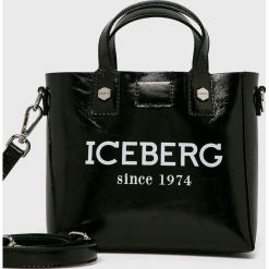 Iceberg - Torebka skórzana. Czarne torby damskie na zakupy Iceberg, w paski, ze skóry, na ramię, małe, z nadrukiem, bez dodatków. W wyprzedaży za 1099,00 zł.