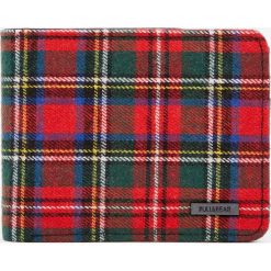 Portfel w czerwoną szkocką kratę. Czerwone portfele męskie marki Pull&Bear. Za 59,90 zł.