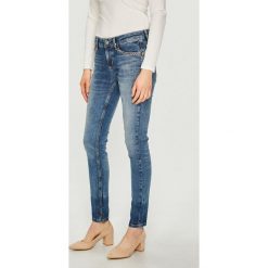 Liu Jo - Jeansy Fabulous. Niebieskie jeansy damskie relaxed fit marki Liu Jo, z elastanu. W wyprzedaży za 449,90 zł.