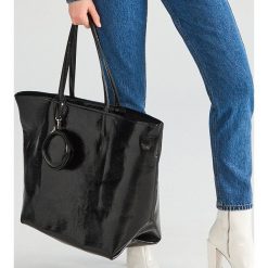 Torba shopper z saszetką - Czarny. Czarne torby damskie na zakupy Reserved, bez wzorów, bez dodatków. Za 129,99 zł.