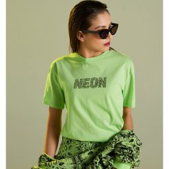 Krótka koszulka oversize - Zielony. Zielone koszulki damskie Cropp, s, bez wzorów, bez kołnierzyka, z krótkim rękawem. Za 49,99 zł.