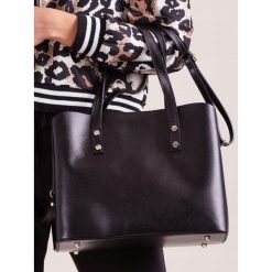 Włoska skórzana torebka shopper bag czarna Rovicky TWR-61 - Czarny. Czarne torby damskie na zakupy ROVICKY, w paski, ze skóry, klasyczne, na ramię, bez dodatków. Za 279,99 zł.
