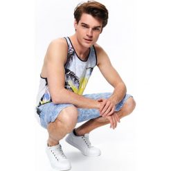 T-shirt luźny bez rękawów. Białe t-shirty męskie Top Secret, na zimę, xxl, z nadrukiem, wakacyjne, z kontrastowym kołnierzykiem. W wyprzedaży za 14,99 zł.