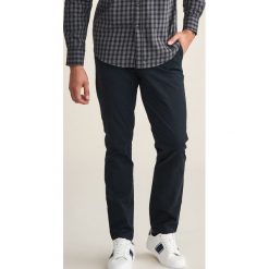Spodnie w kolorze granatowym. Niebieskie spodnie męskie TATUUM, na co dzień, m, bez wzorów. W wyprzedaży za 129,95 zł.