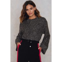 NA-KD Brokatowy sweter z dzianiny - Grey,Silver. Szare bez kategorii NA-KD, z poliesteru, z okrągłym kołnierzem. W wyprzedaży za 55,19 zł.