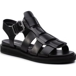 Sandały BRONX - 84810-B BX 1579 Black 01. Czarne klapki damskie Bronx, bez wzorów, ze skóry, bez obcasa. W wyprzedaży za 299,00 zł.