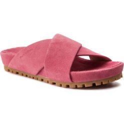 Klapki MARC O'POLO - 903 15281102 300 Strawberry 333. Różowe klapki damskie Marc O'Polo, bez wzorów, ze skóry, bez obcasa. W wyprzedaży za 209,00 zł.