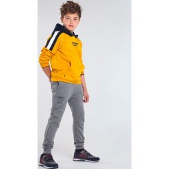Mayoral - Spodnie dziecięce 128-172 cm. Szare dresy chłopięce Mayoral, bez wzorów, z elastanu. Za 79,90 zł.