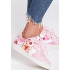 Różowe Sneakersy Lucky Burble. Różowe sneakersy damskie Renee, z satyny. Za 59,99 zł.