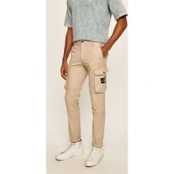 Calvin Klein Jeans - Spodnie. Czarne spodnie męskie Calvin Klein Jeans, bez wzorów, z elastanu. W wyprzedaży za 319,90 zł.