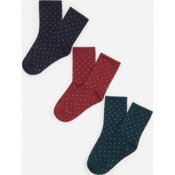 Skarpetki 3 pack - Czerwony. Czerwone skarpetki damskie Reserved, bez wzorów. Za 29,99 zł.