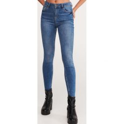 Jeansy slim push up - Niebieski. Niebieskie jeansy damskie Reserved. Za 99,99 zł.