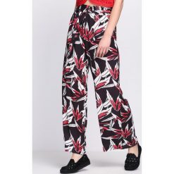 Czarne Spodnie Walk Alone. Czarne spodnie damskie Born2be, m, bez wzorów, z tkaniny. Za 29,99 zł.