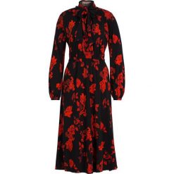 Sukienka koktajlowa Tory Burch Jersey Bow Dress 57411. Czarne sukienki damskie Tory Burch, m, bez wzorów, z wiskozy, wizytowe, bez kołnierzyka, bez rękawów. W wyprzedaży za 1029,00 zł.