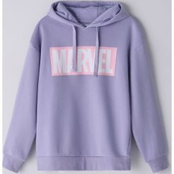 Bluza z kapturem Marvel -. Bluzy damskie Cropp, s, z motywem z bajki, bez rękawów, z kapturem. Za 99,99 zł.