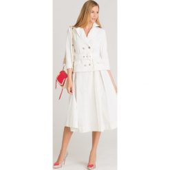 PŁASZCZ ELISABETTA FRANCHI. Białe kurtki damskie s, w paski. Za 1175,00 zł.