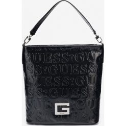 Guess Brightside Torebka Czarny. Czarne torebki klasyczne damskie Guess, w paski, z poliesteru, bez dodatków. Za 592,95 zł.