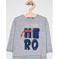 Blukids - Longsleeve dziecięcy 74-98 cm. Szare t-shirty chłopięce Blukids, z nadrukiem, z bawełny, z długim rękawem. W wyprzedaży za 16,90 zł.