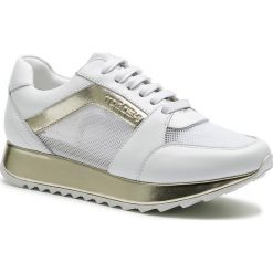 Sneakersy TOGOSHI - TG-11-02-000061 626. Białe półbuty damskie Togoshi, bez wzorów, ze skóry, bez obcasa, na płaskiej podeszwie, bez zapięcia. W wyprzedaży za 269,00 zł.